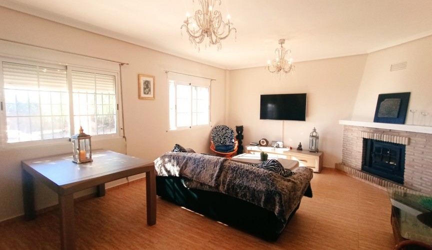 Reventa - Villa -
Avileses - Inland