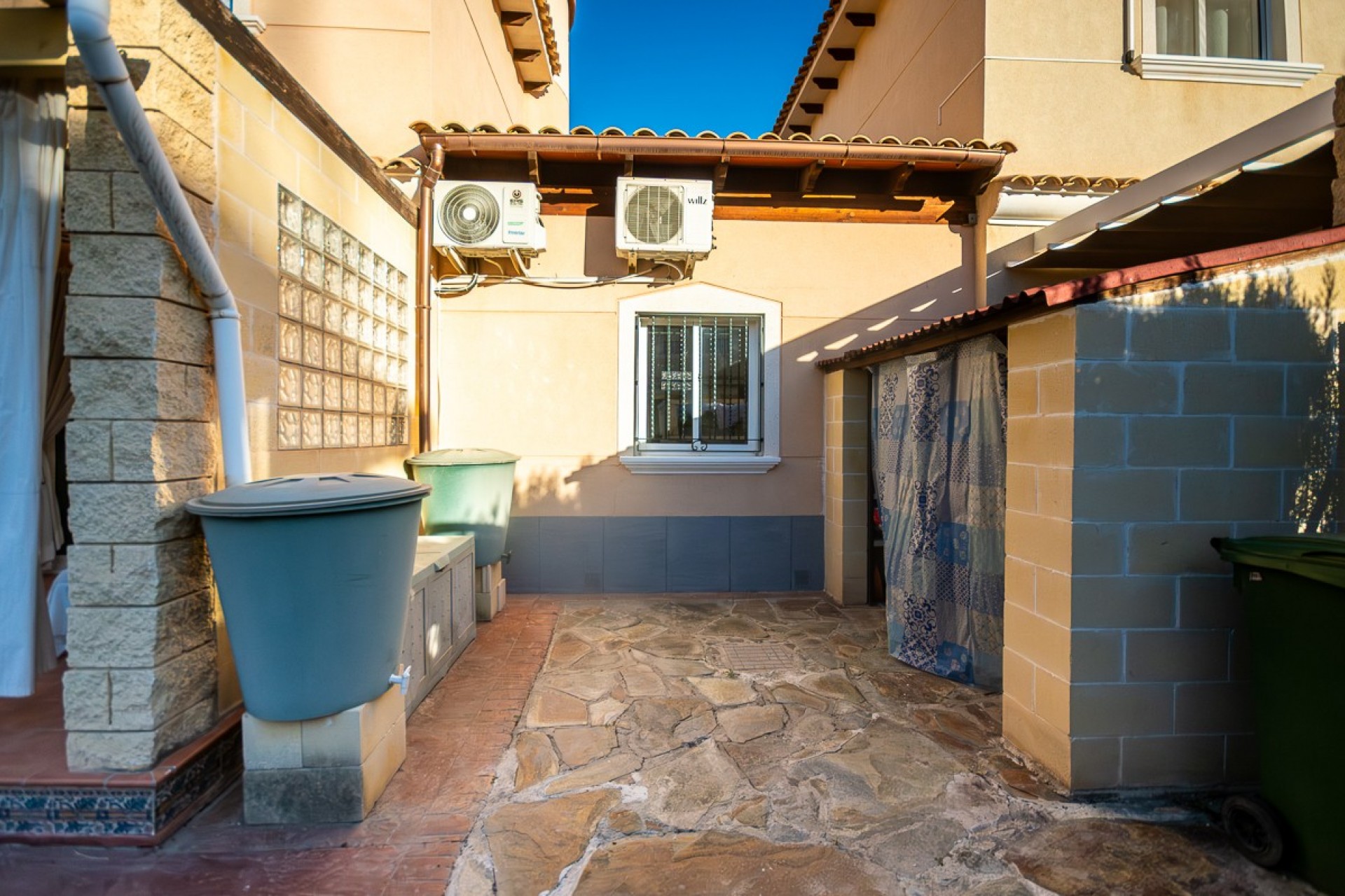 Reventa - Villa -
Benferri - Inland