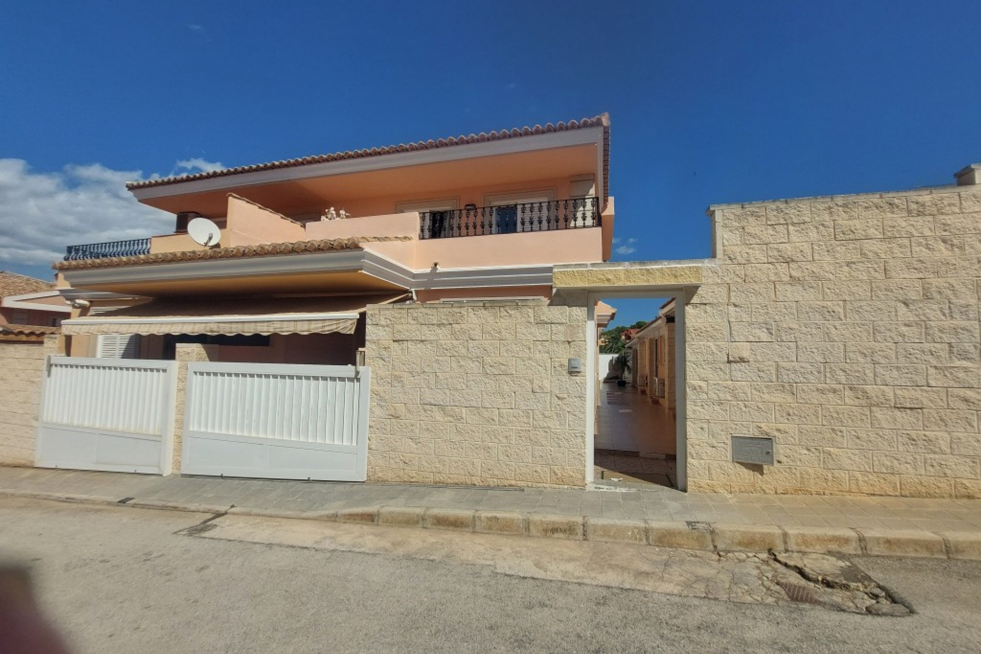 Reventa - Villa -
Benidorm - Costa Blanca