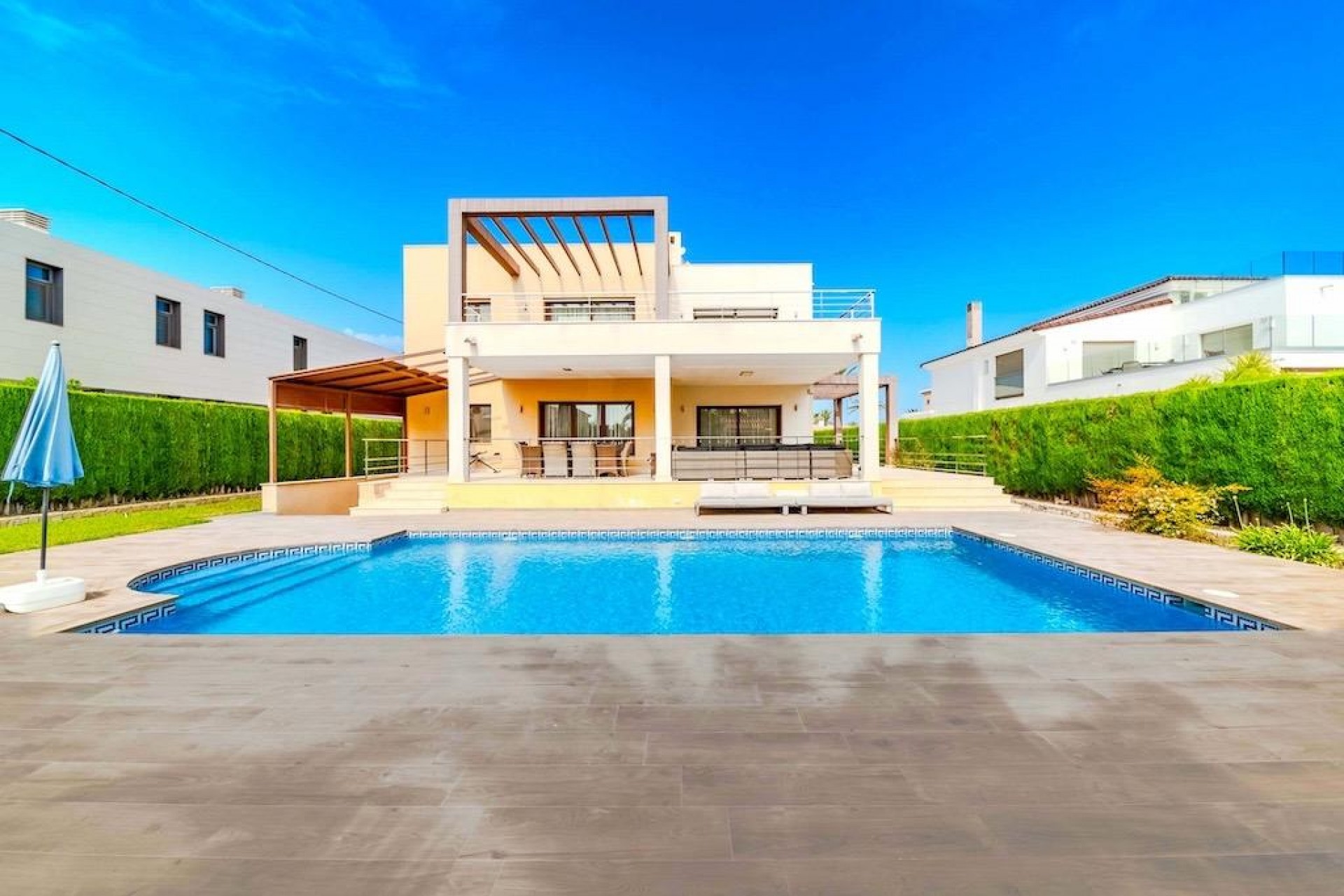 Reventa - Villa -
Cabo Roig - Costa Blanca