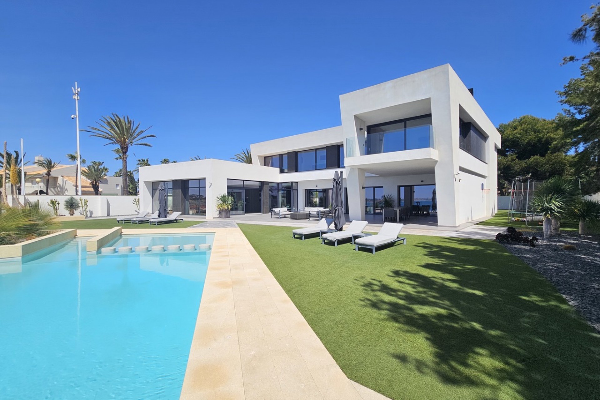 Reventa - Villa -
Cabo Roig - Costa Blanca