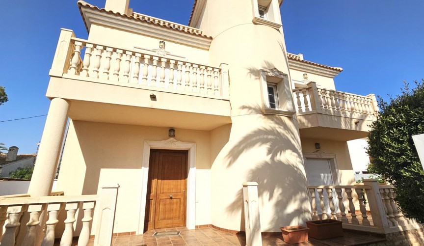 Reventa - Villa -
Cabo Roig - La Caleta