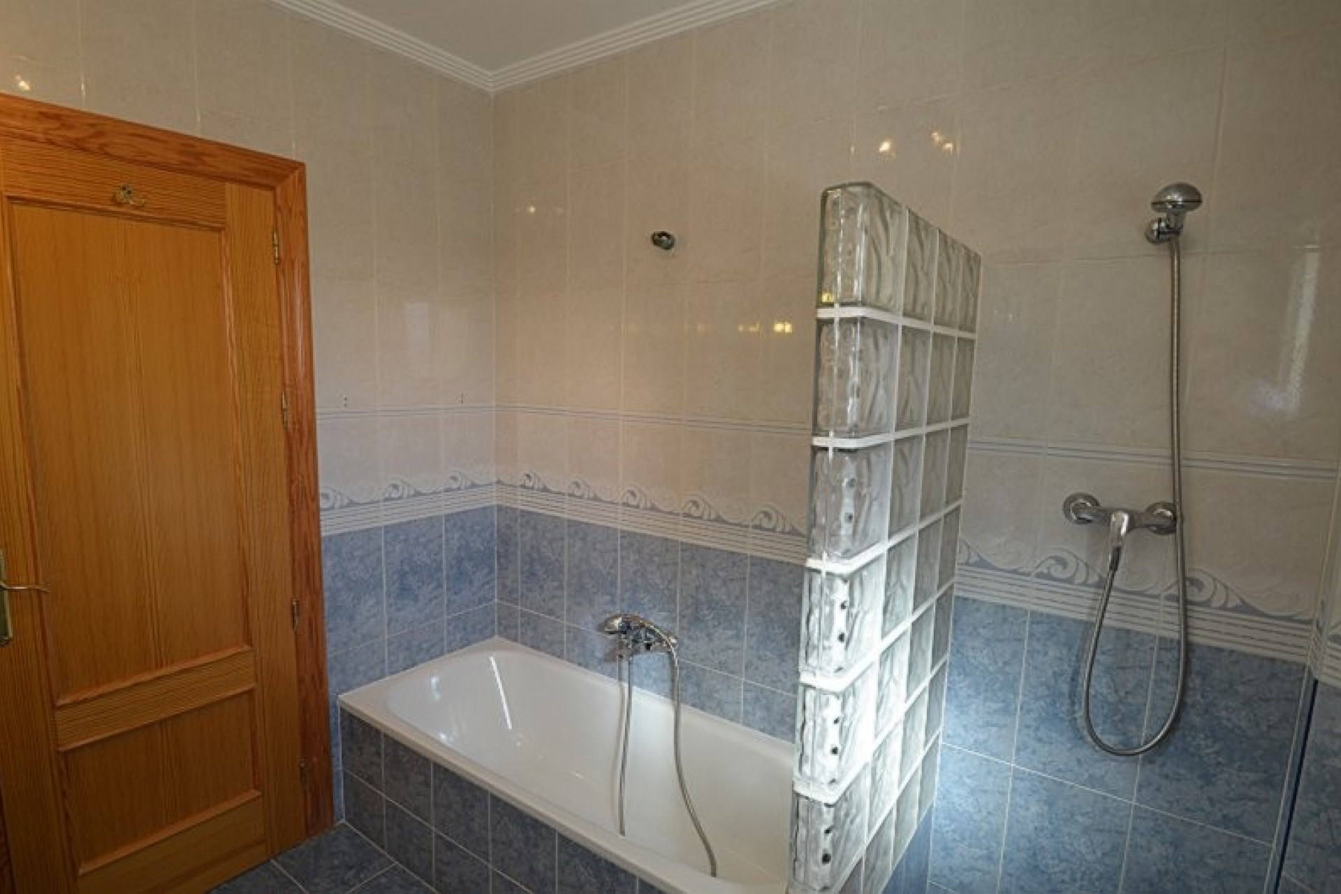 Reventa - Villa -
Campos del Río - Inland