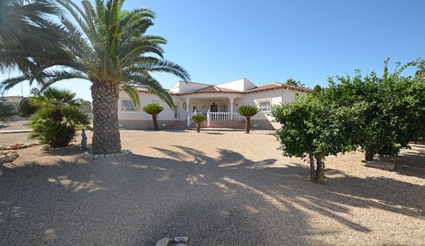 Reventa - Villa -
Campos del Río - Inland
