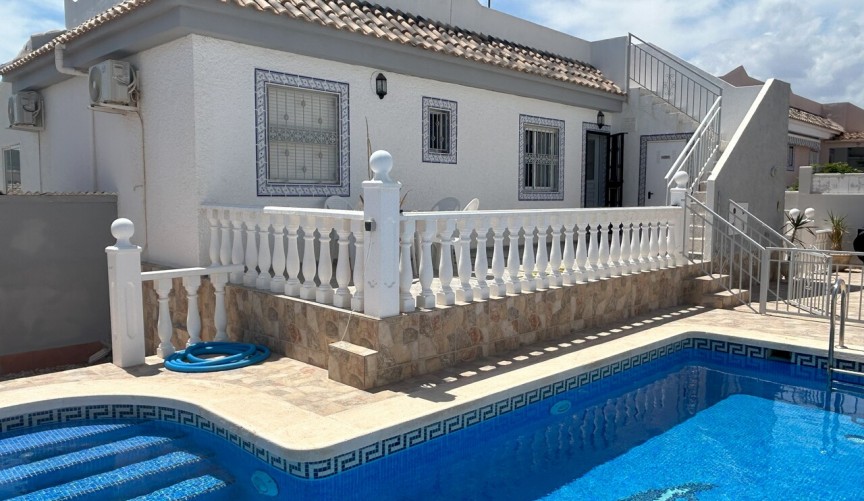 Reventa - Villa -
Camposol - Inland