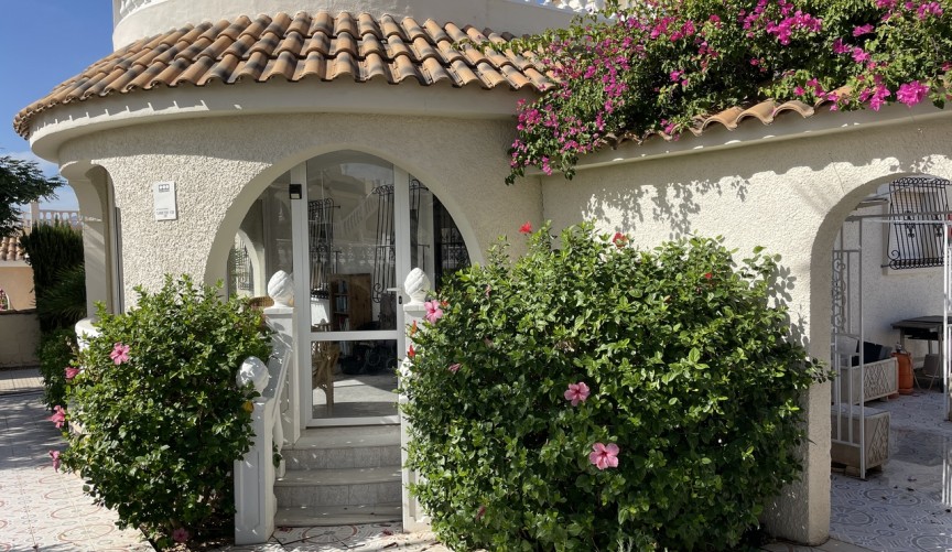 Reventa - Villa -
Camposol - Inland