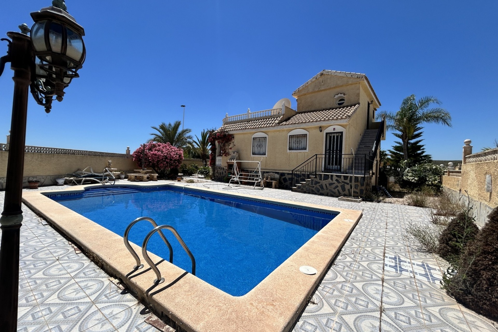 Reventa - Villa -
Camposol - Inland