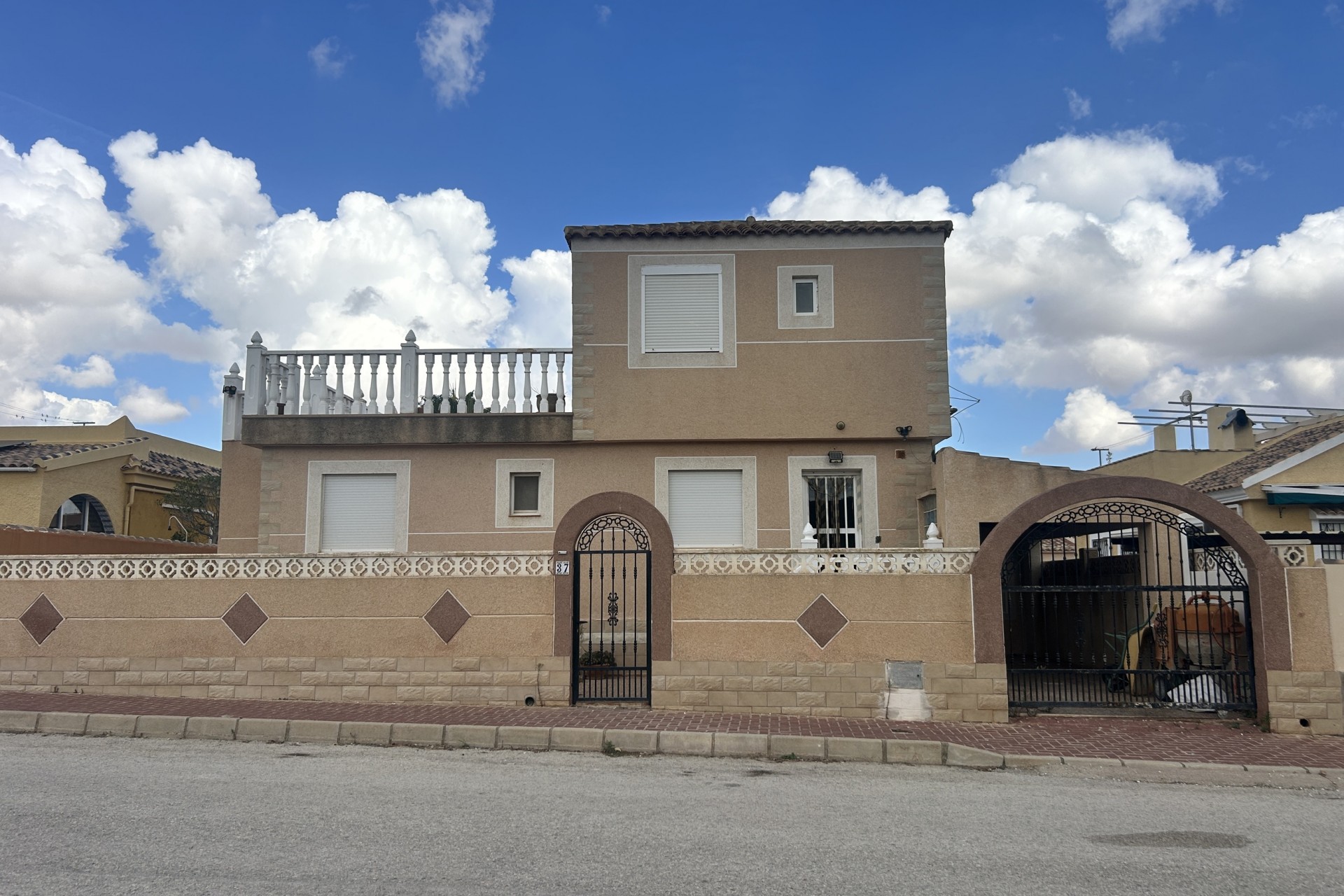 Reventa - Villa -
Camposol - Inland