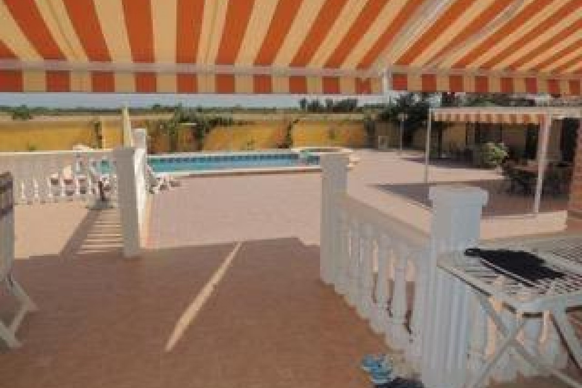 Reventa - Villa -
Catral