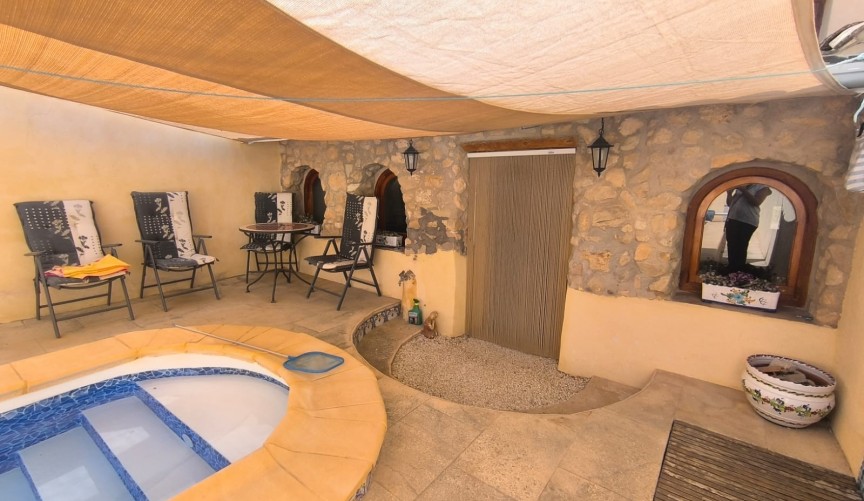 Reventa - Villa -
Chinorlet - Inland