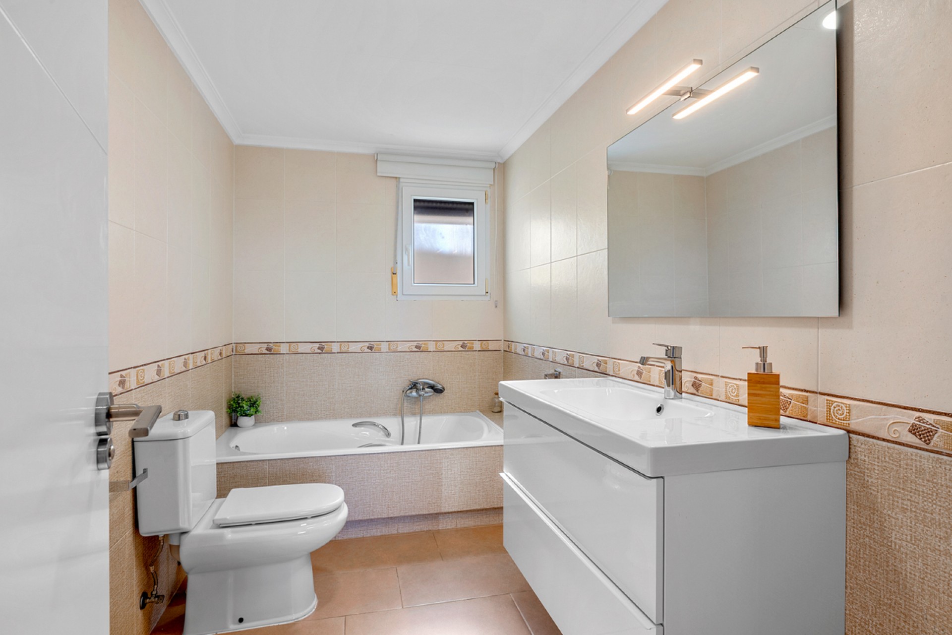Reventa - Villa -
Ciudad De Las Comunicaciones - Costa Blanca