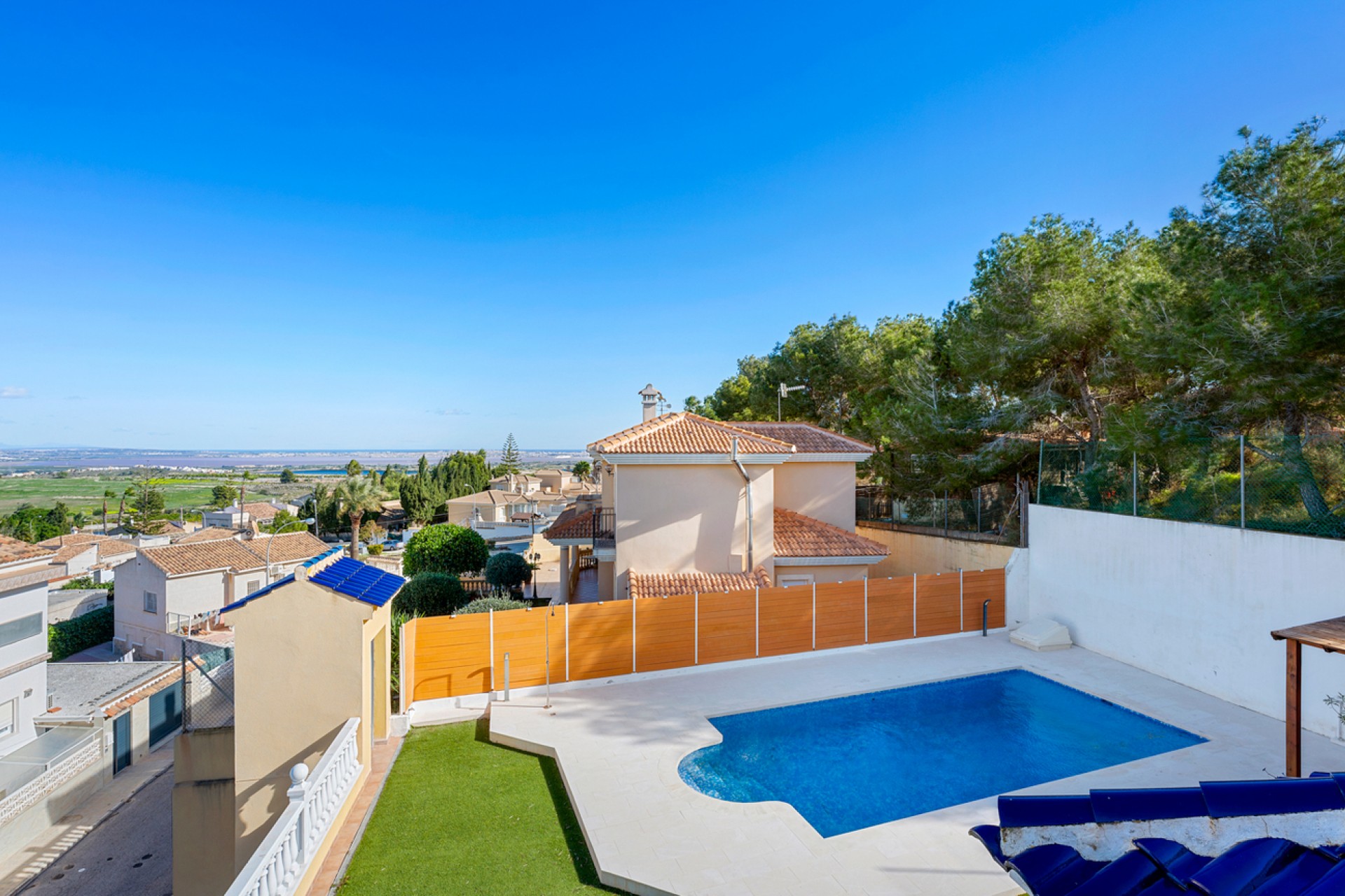 Reventa - Villa -
Ciudad De Las Comunicaciones - Costa Blanca