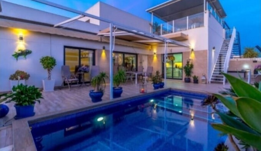 Reventa - Villa -
Daya Nueva - Costa Blanca