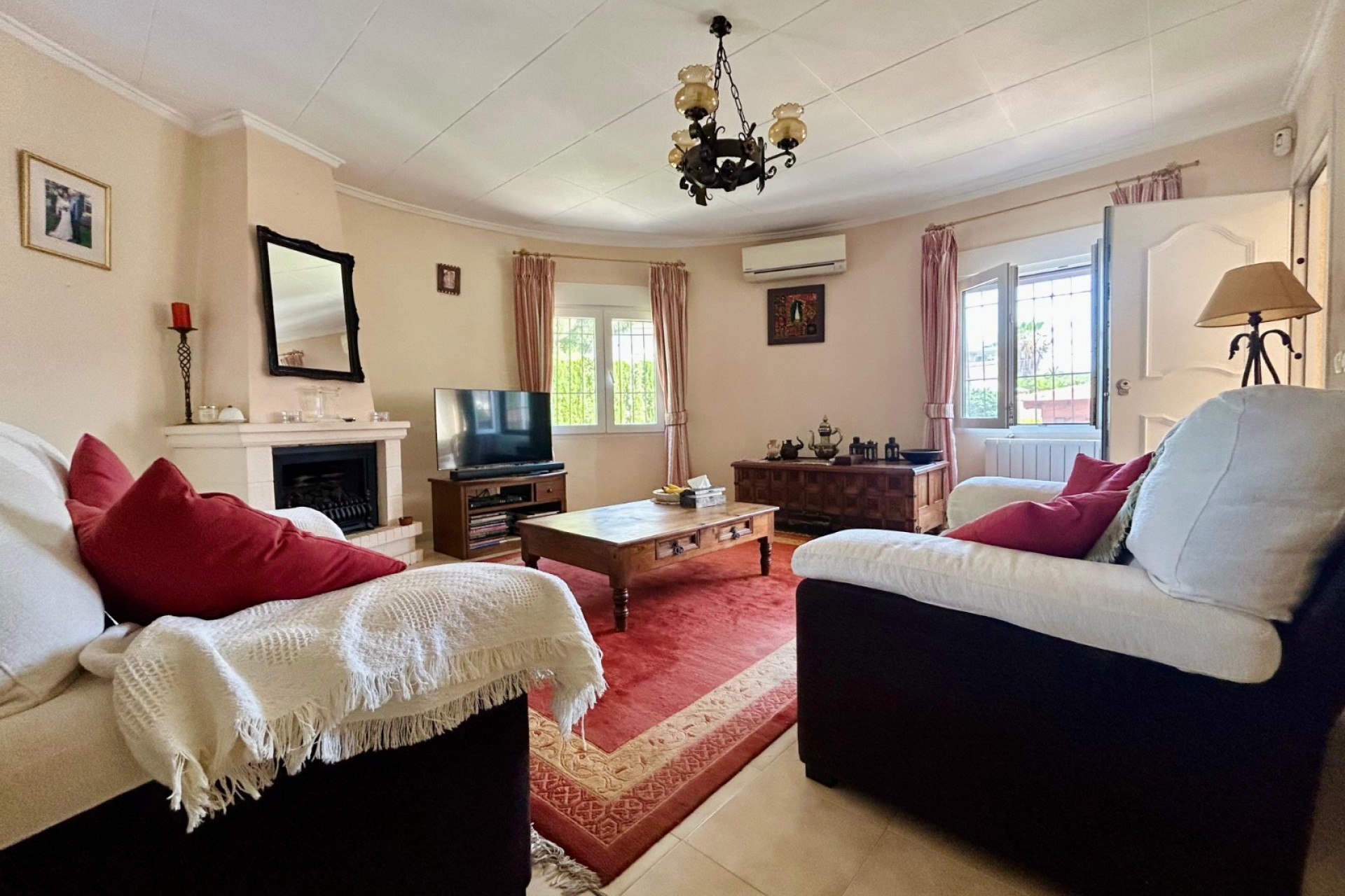 Reventa - Villa -
El Chaparral - Inland