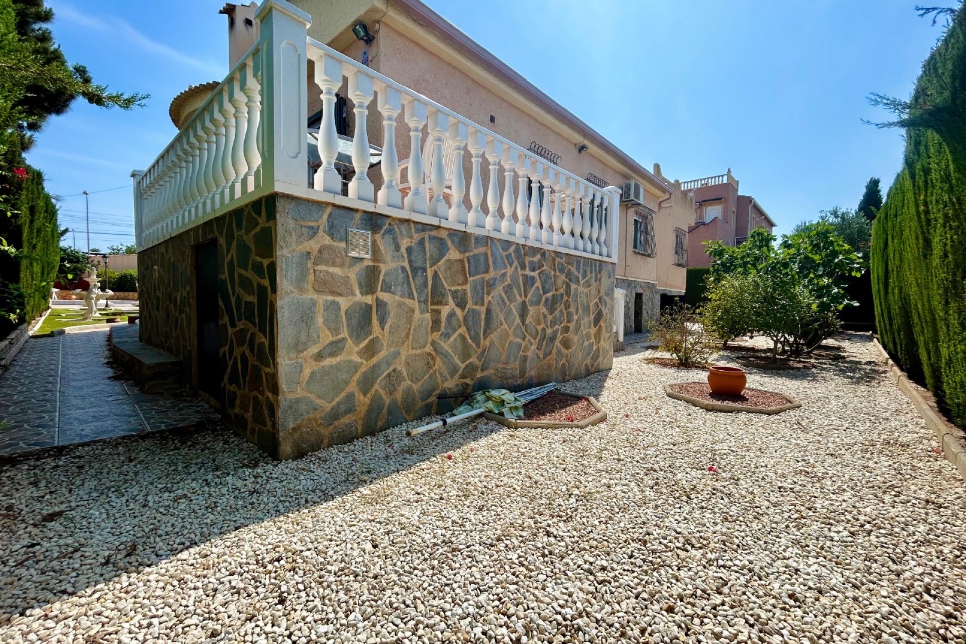 Reventa - Villa -
El Chaparral - Inland