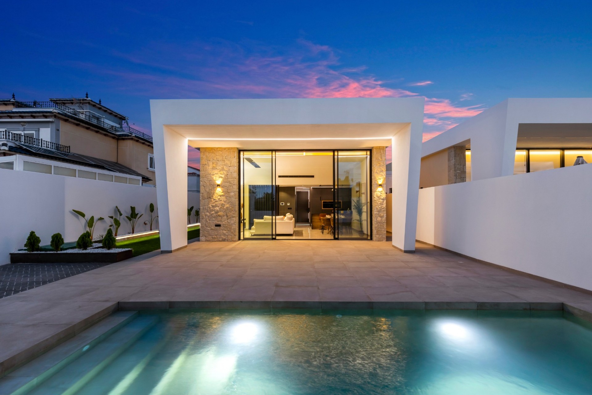 Reventa - Villa -
El Chaparral - Inland