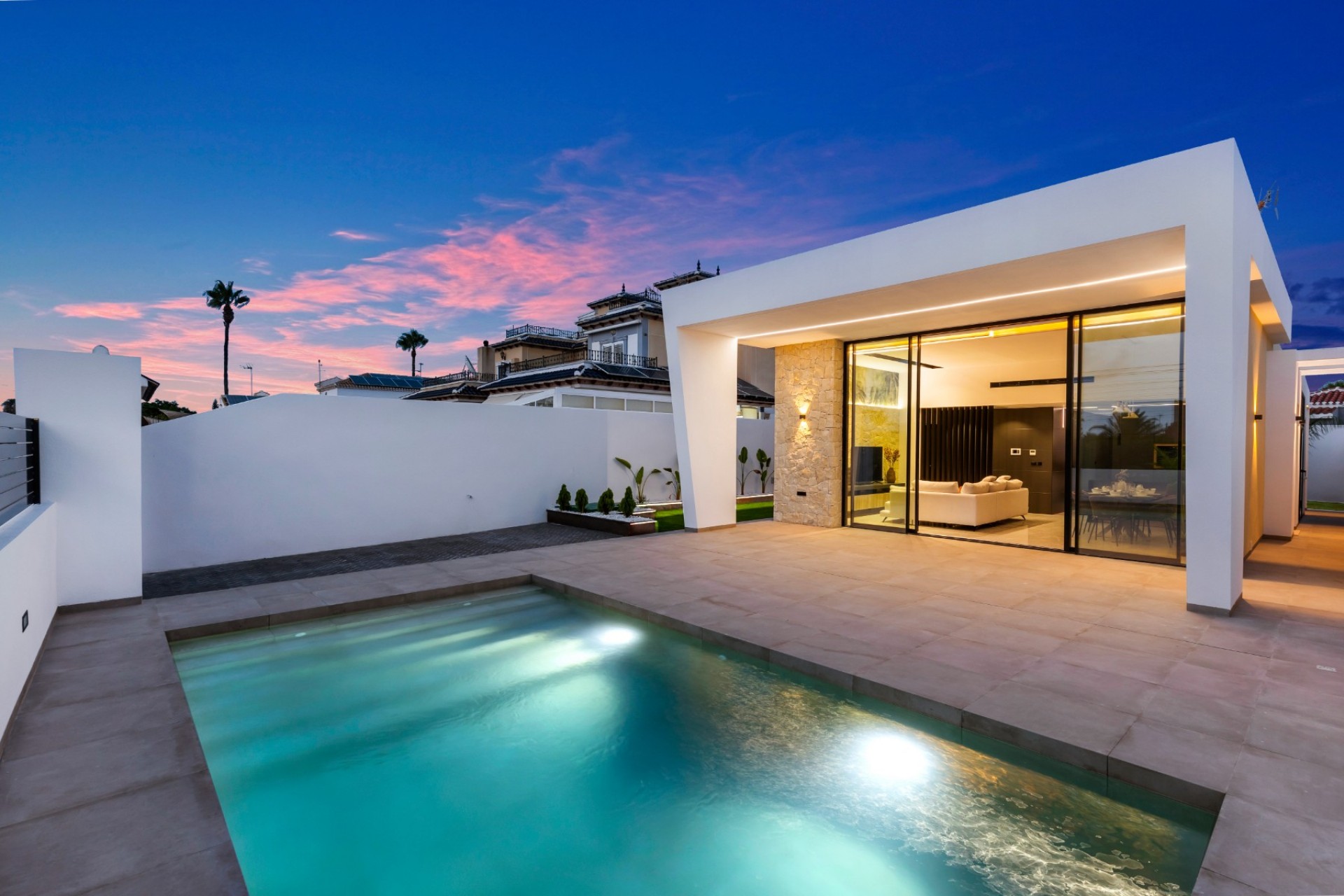 Reventa - Villa -
El Chaparral - Inland