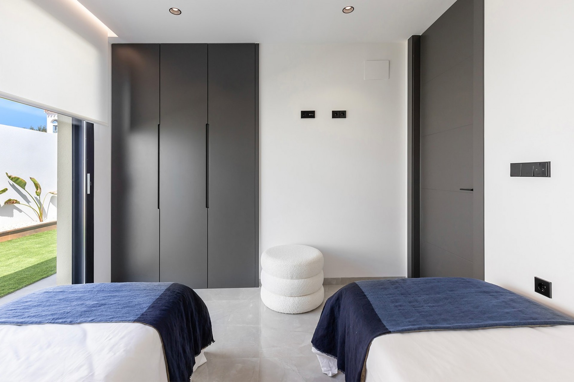 Reventa - Villa -
El Chaparral - Inland