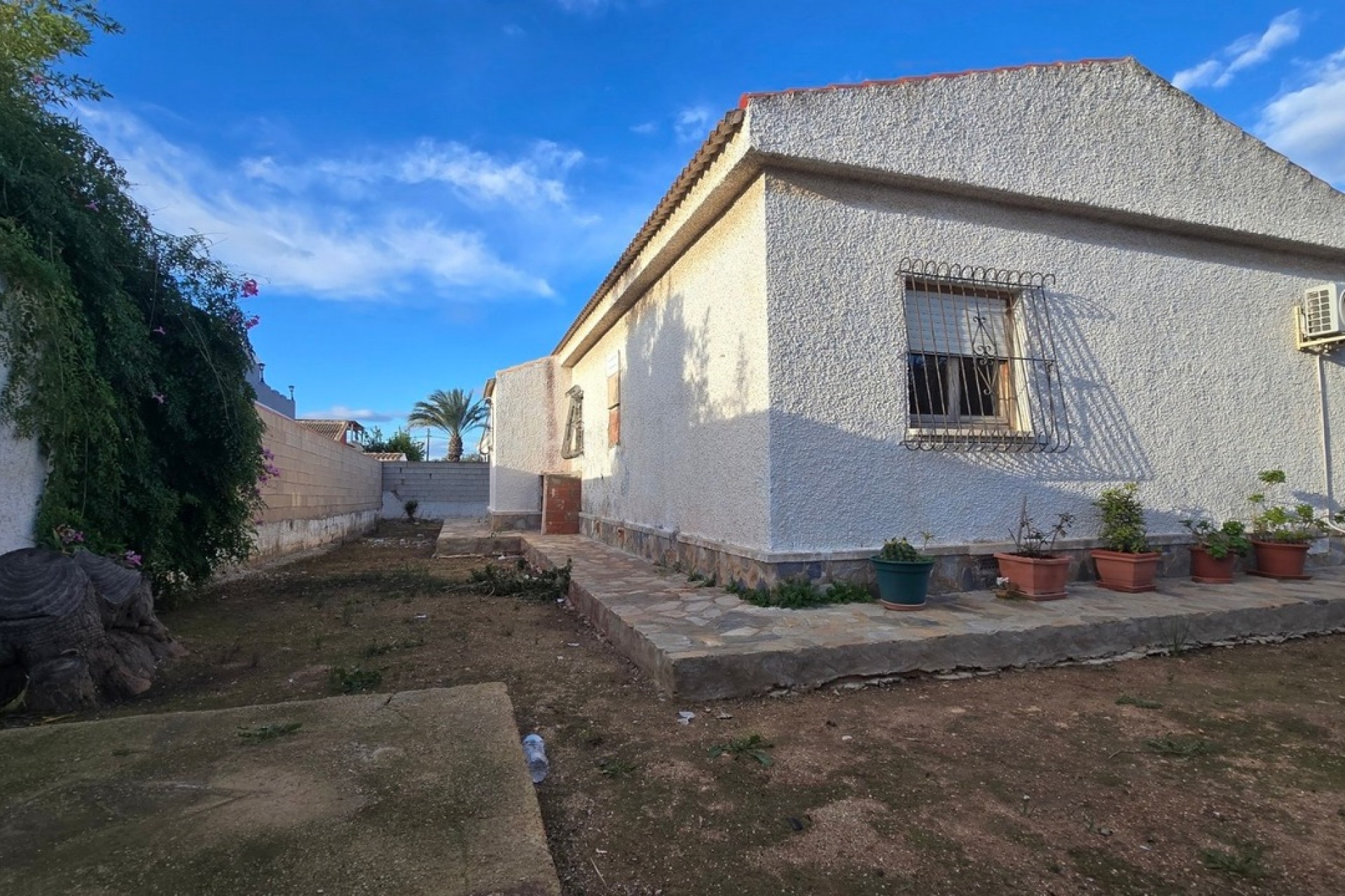 Reventa - Villa -
El Chaparral - Inland