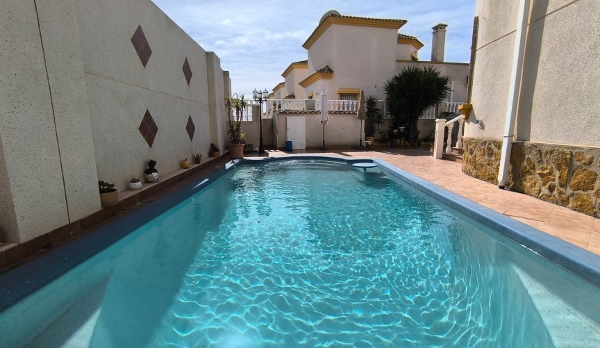 Reventa - Villa -
El Raso - Costa Blanca