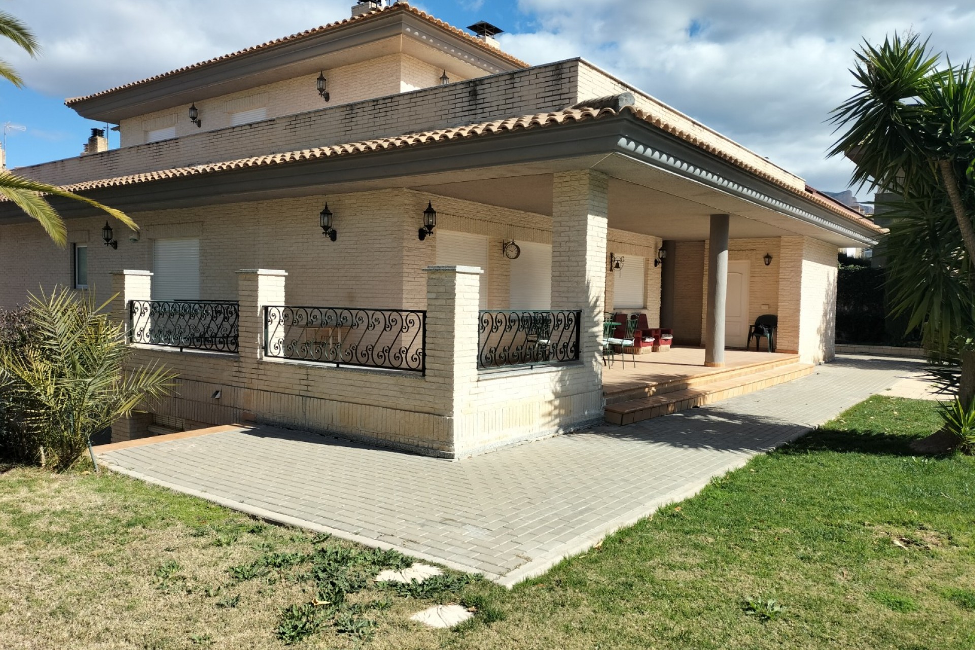 Reventa - Villa -
Elda - Inland