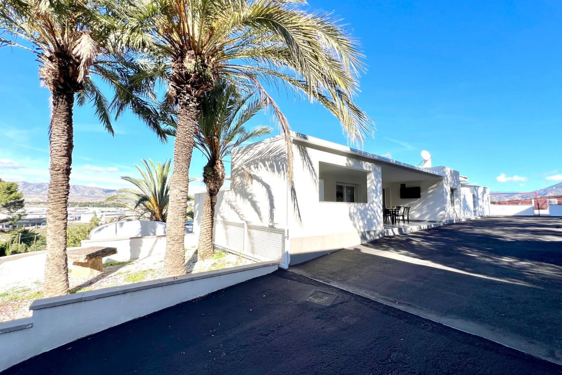 Reventa - Villa -
Elda - Inland