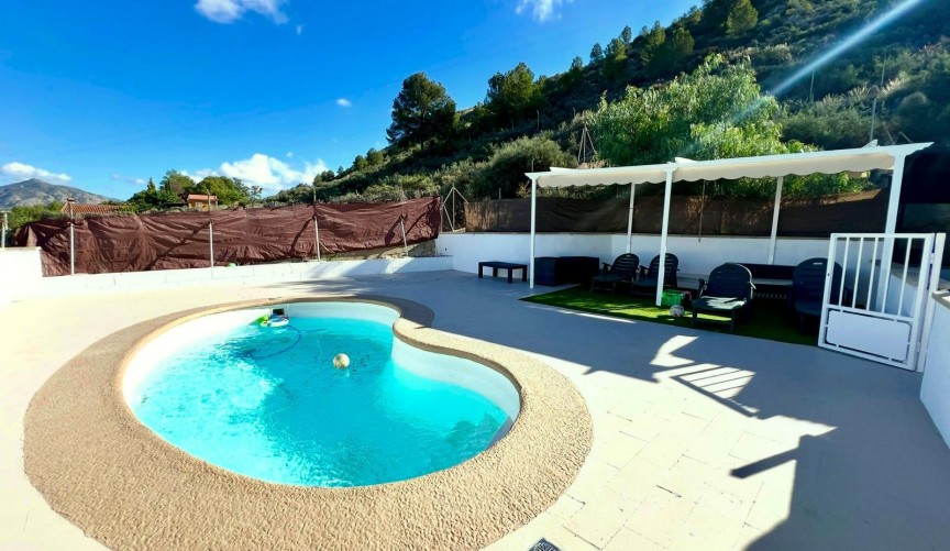 Reventa - Villa -
Elda - Inland