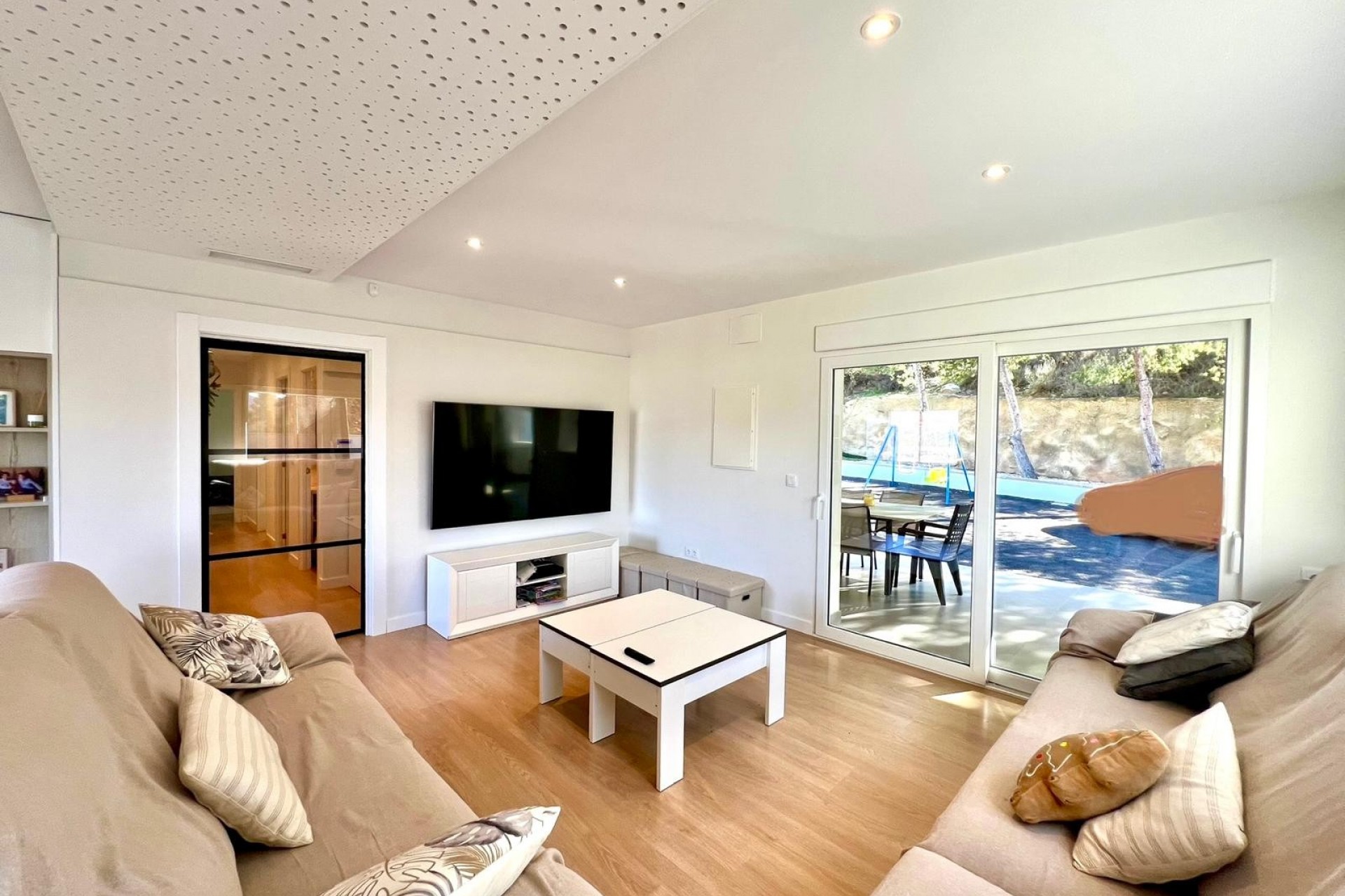 Reventa - Villa -
Elda - Inland