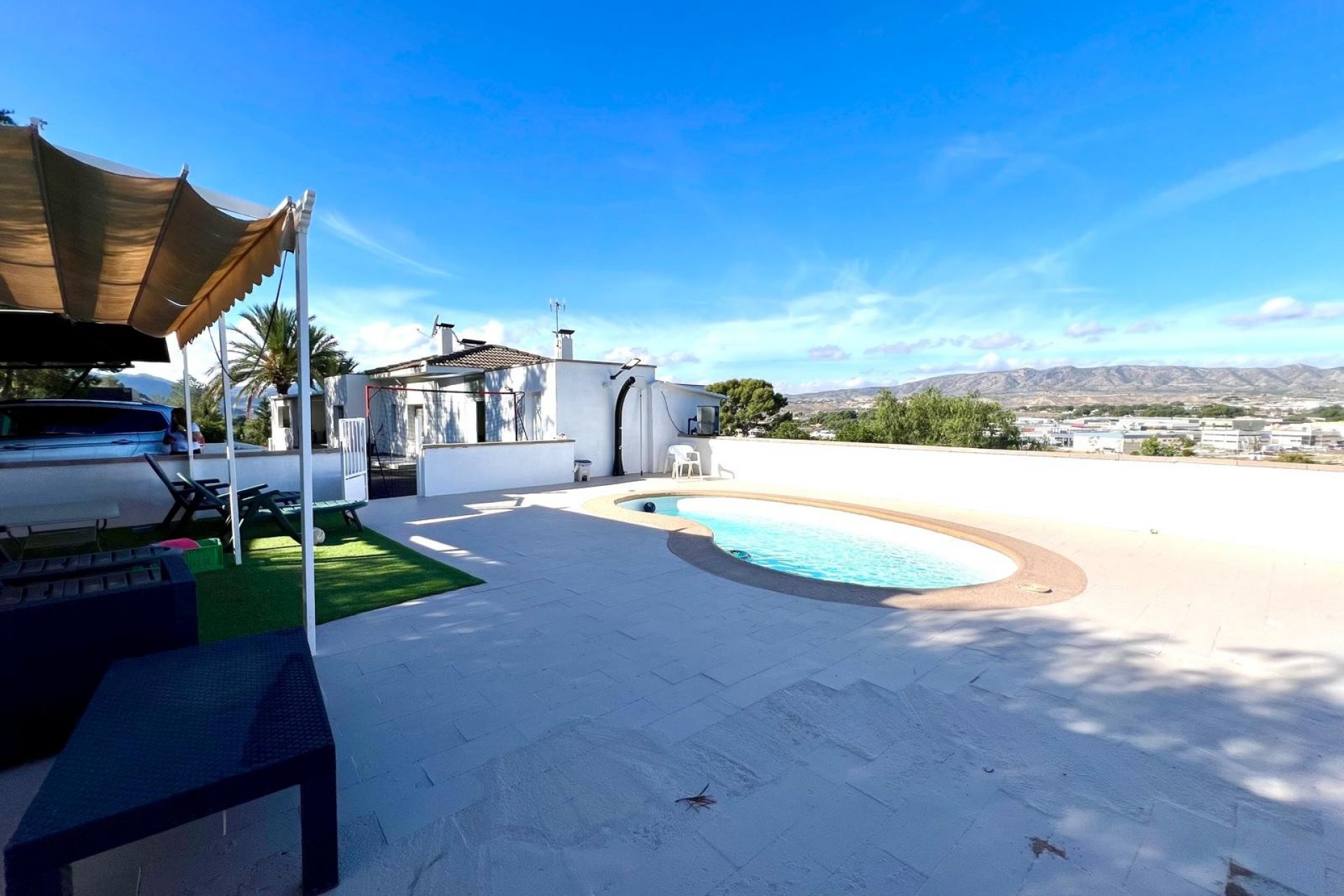 Reventa - Villa -
Elda - Inland