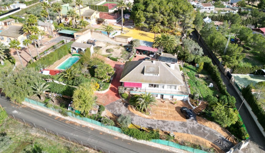 Reventa - Villa -
Elda - Inland