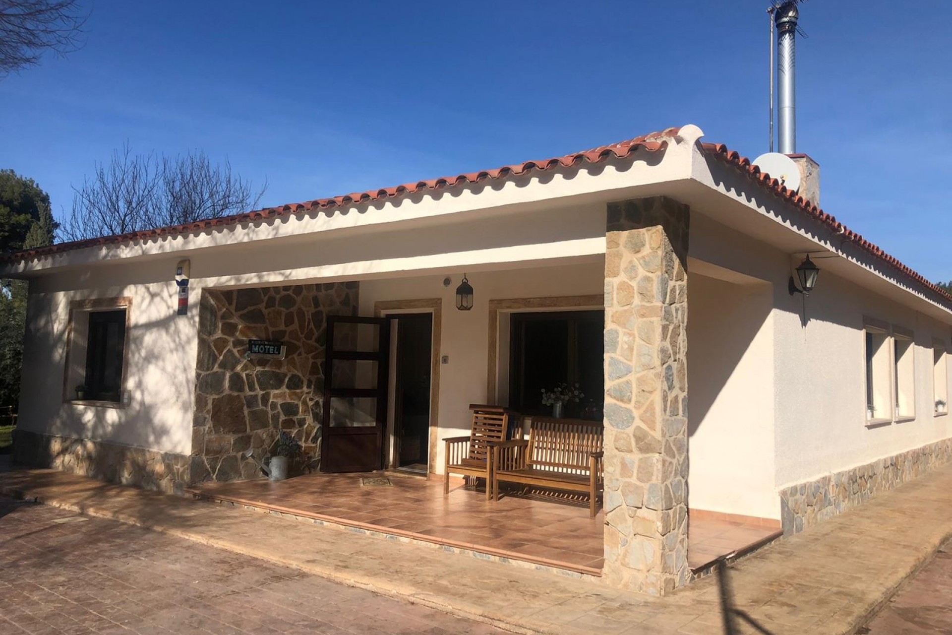 Reventa - Villa -
Elda - Inland