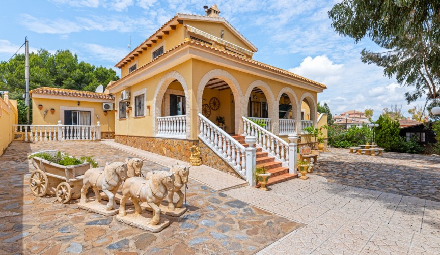 Reventa - Villa -
Jacarilla - Inland