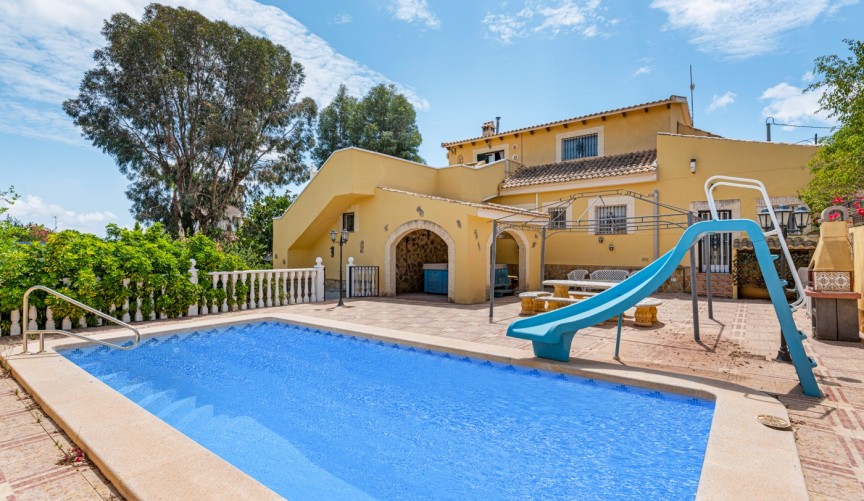 Reventa - Villa -
Jacarilla - Inland