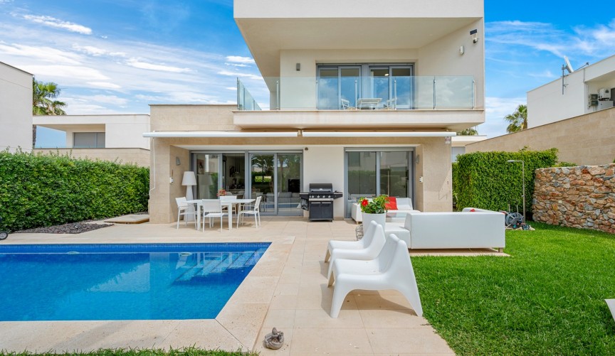 Reventa - Villa -
Jacarilla - Inland