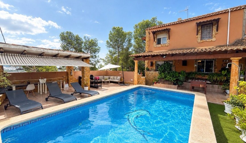 Reventa - Villa -
Jacarilla - Inland