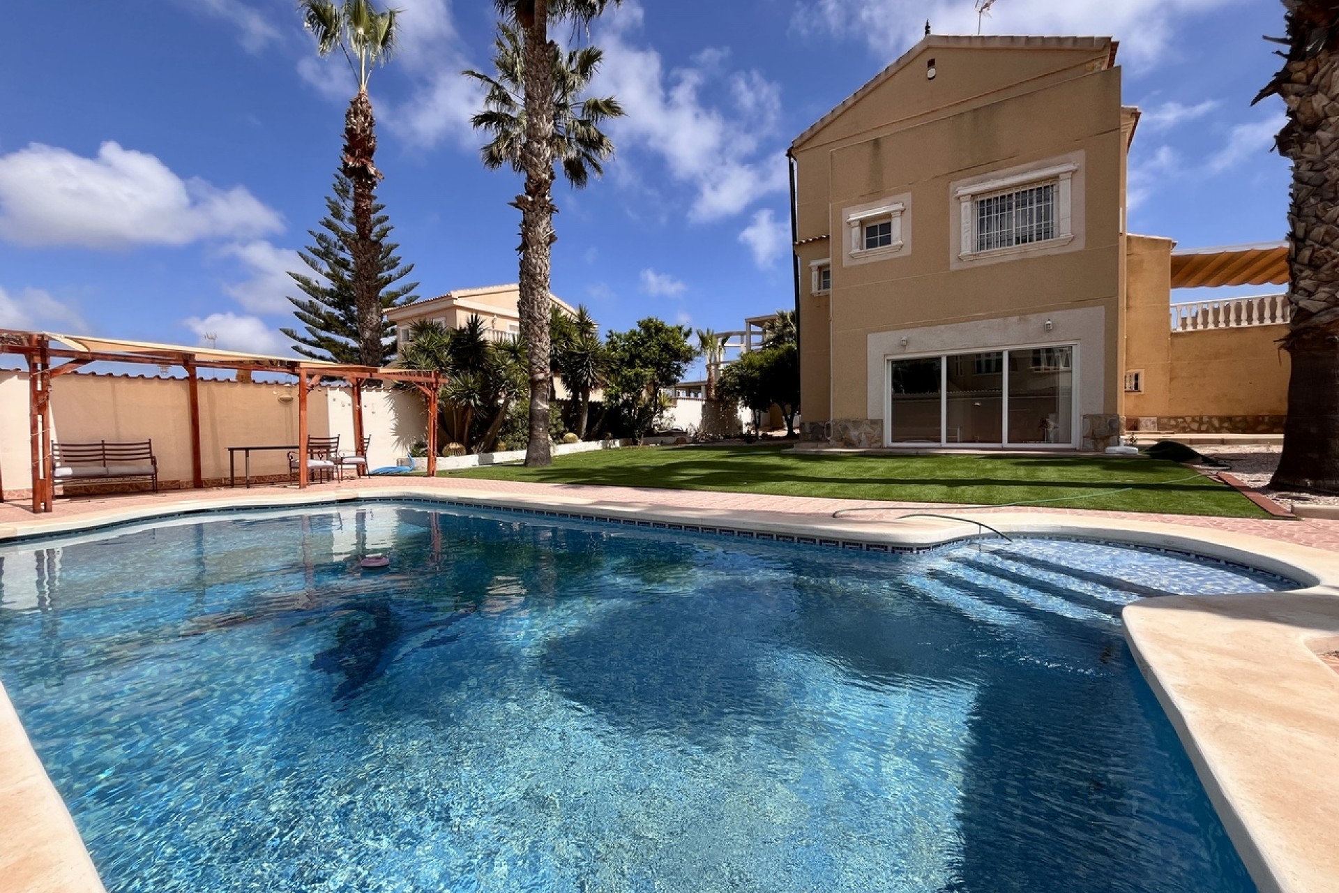 Reventa - Villa -
La Zenia - Costa Blanca