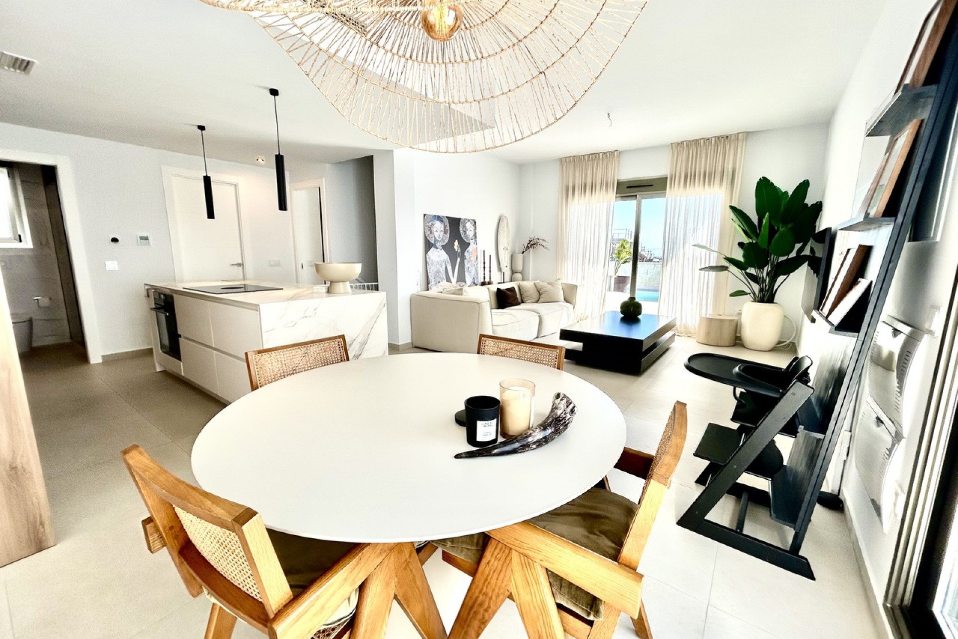 Reventa - Villa -
Las Filipinas - Inland
