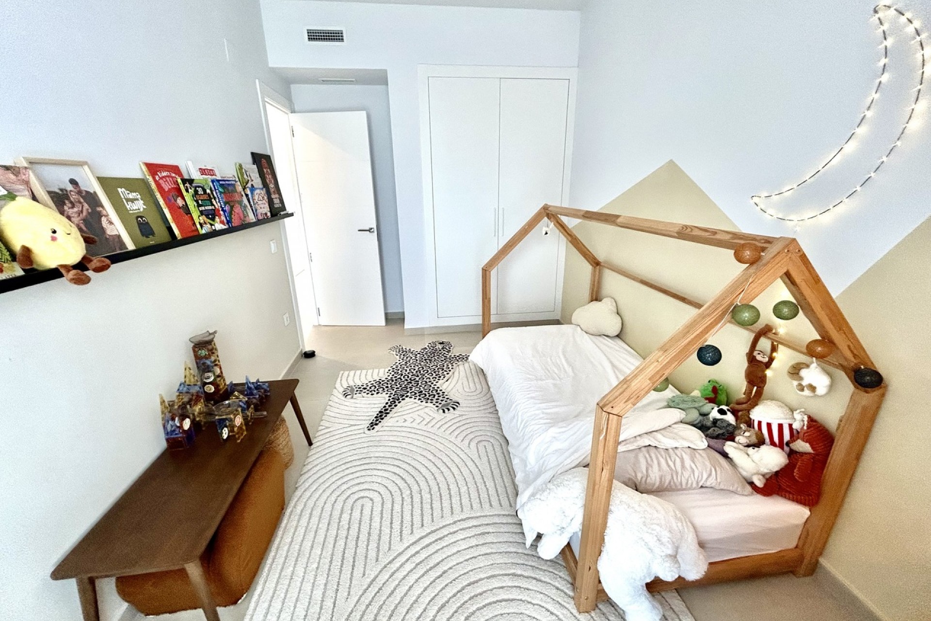 Reventa - Villa -
Las Filipinas - Inland