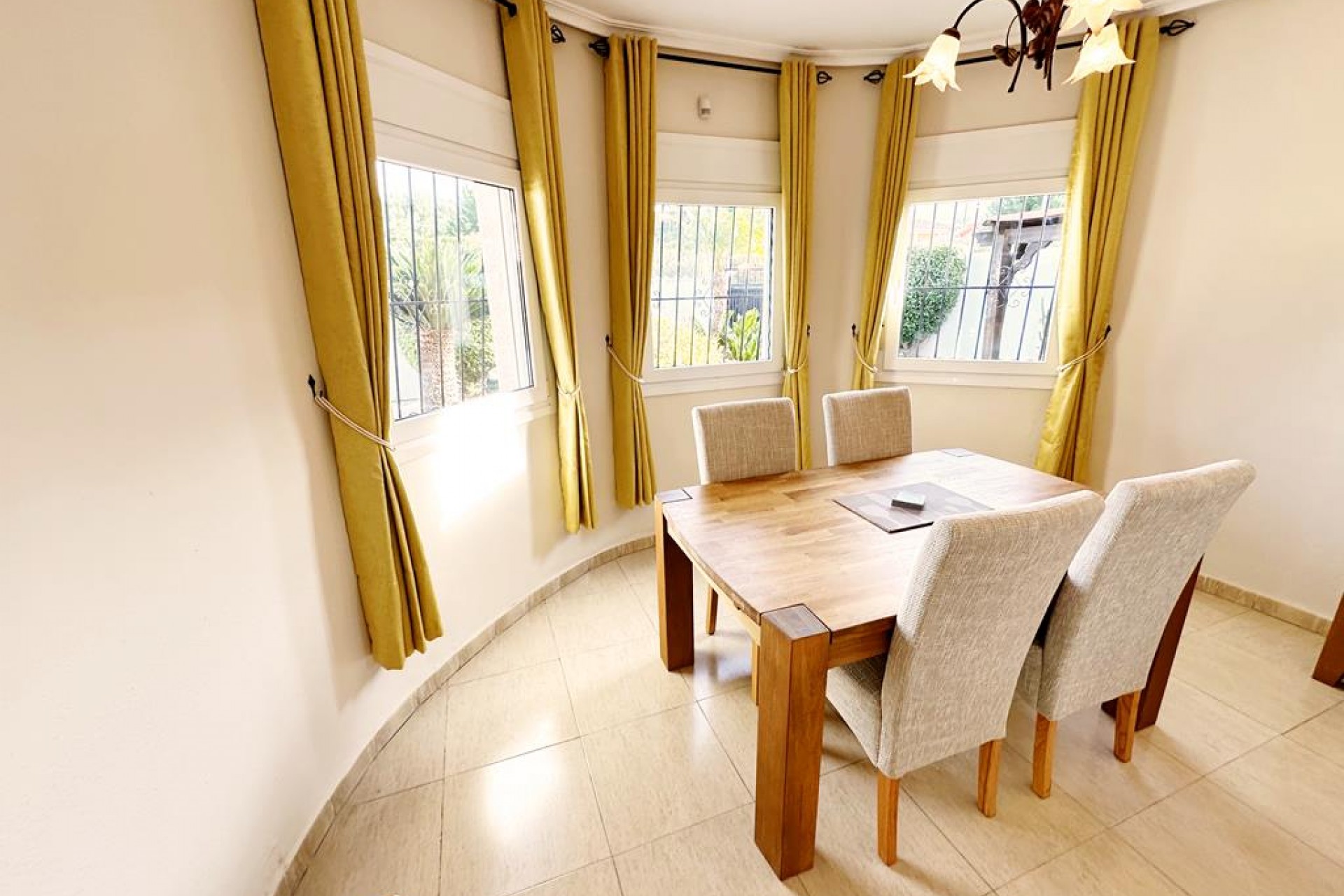 Reventa - Villa -
Lo Santiago - Inland