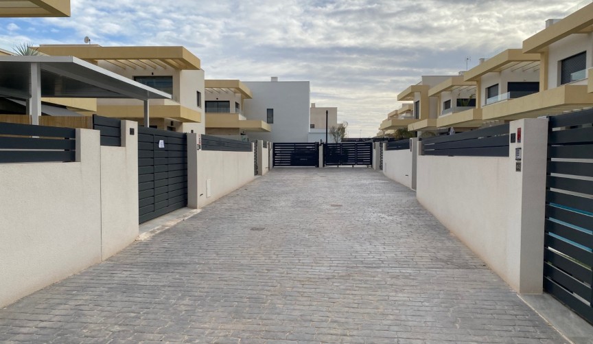 Reventa - Villa -
Los Montesinos - Costa Blanca