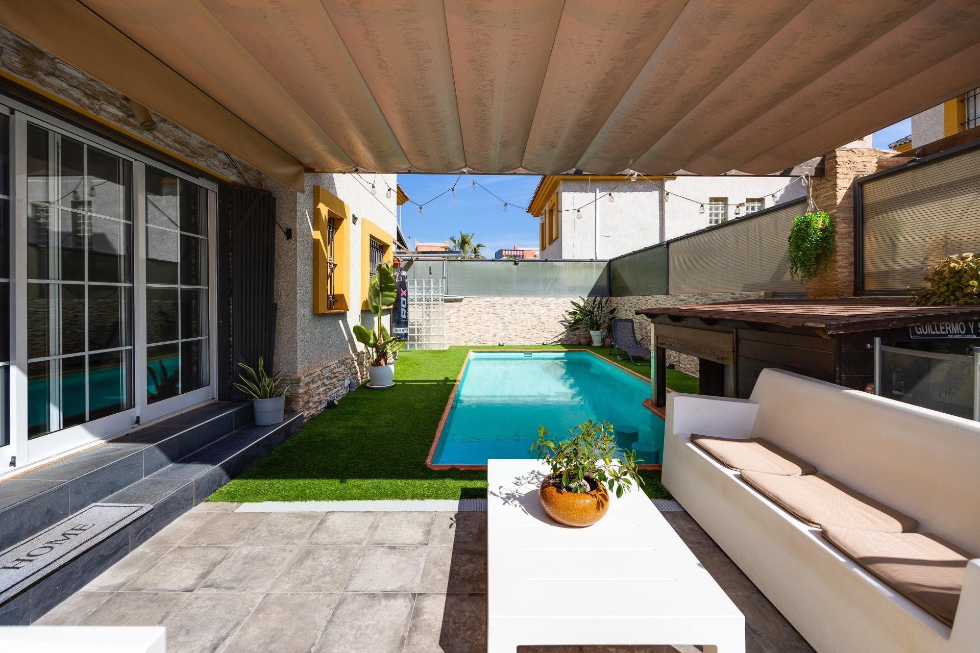 Reventa - Villa -
Los Montesinos - La Herrada