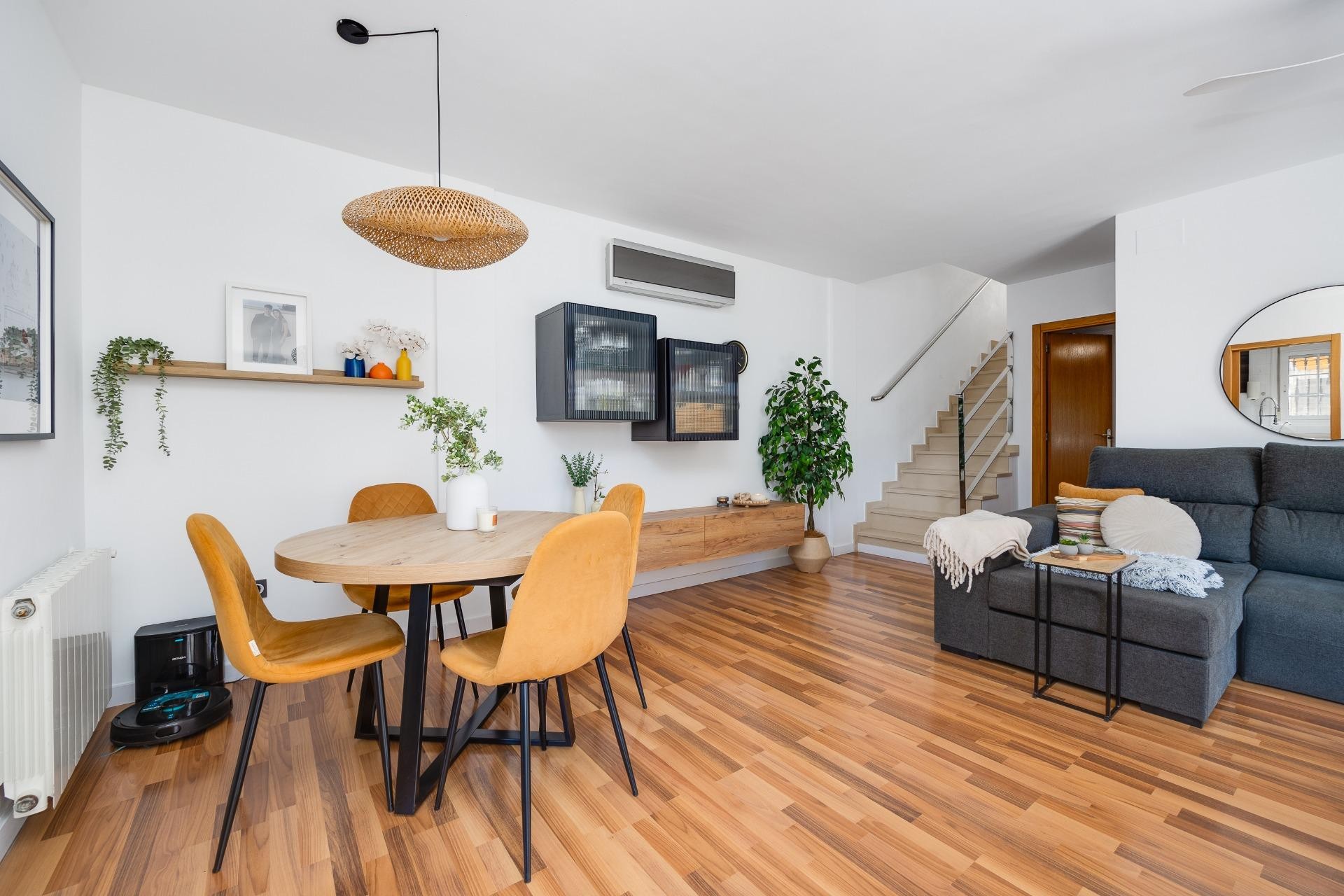 Reventa - Villa -
Los Montesinos - La Herrada