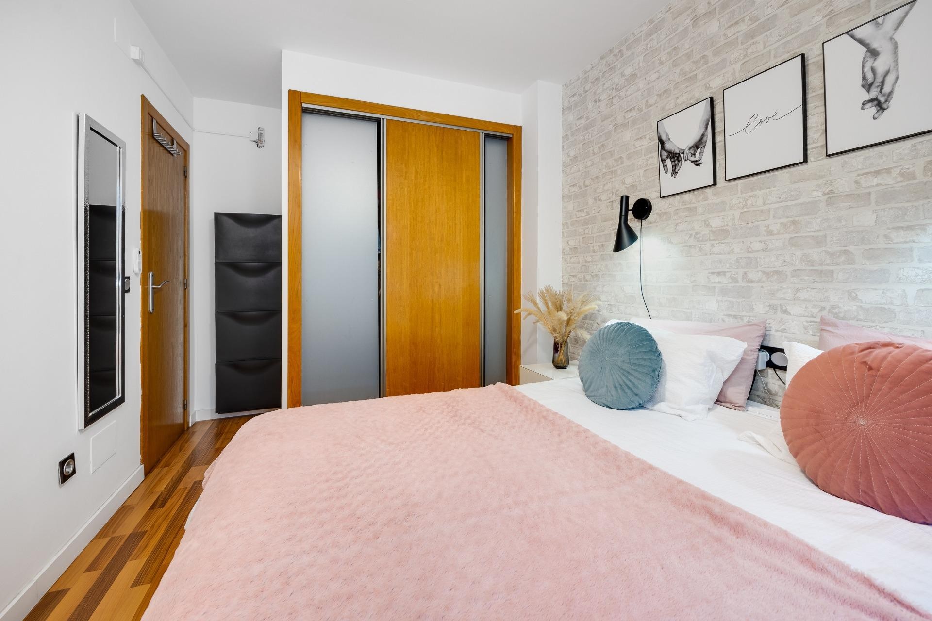 Reventa - Villa -
Los Montesinos - La Herrada