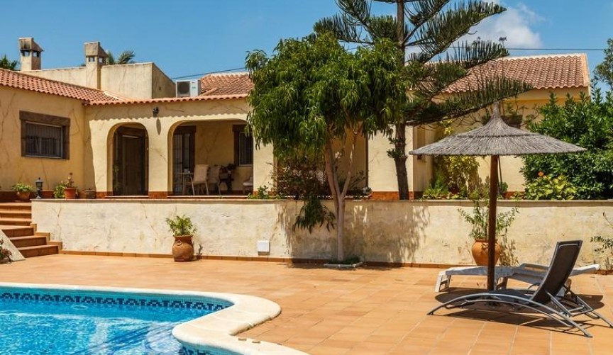 Reventa - Villa -
Los Montesinos - Montesinos  Los