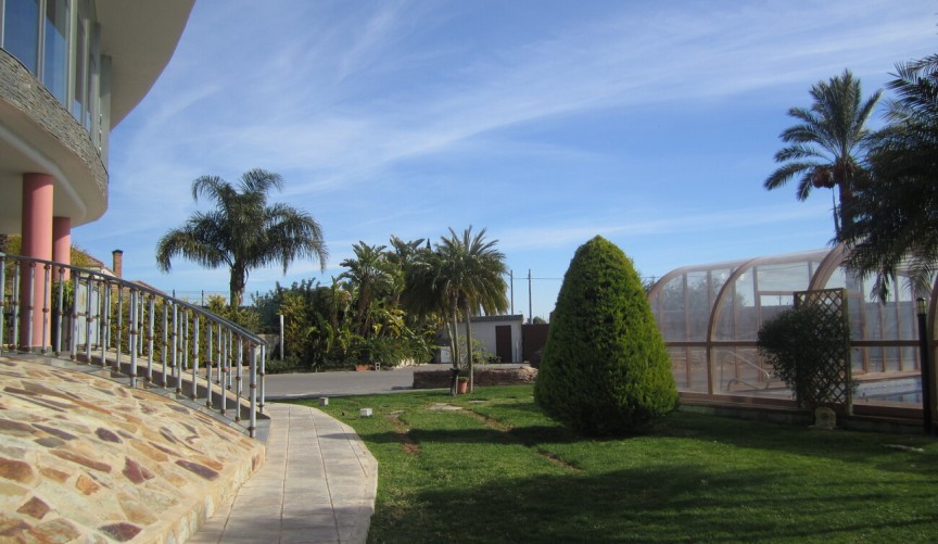 Reventa - Villa -
Los Montesinos