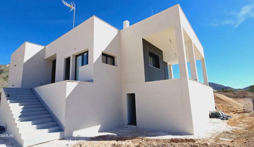 Reventa - Villa -
Macisvenda - Inland