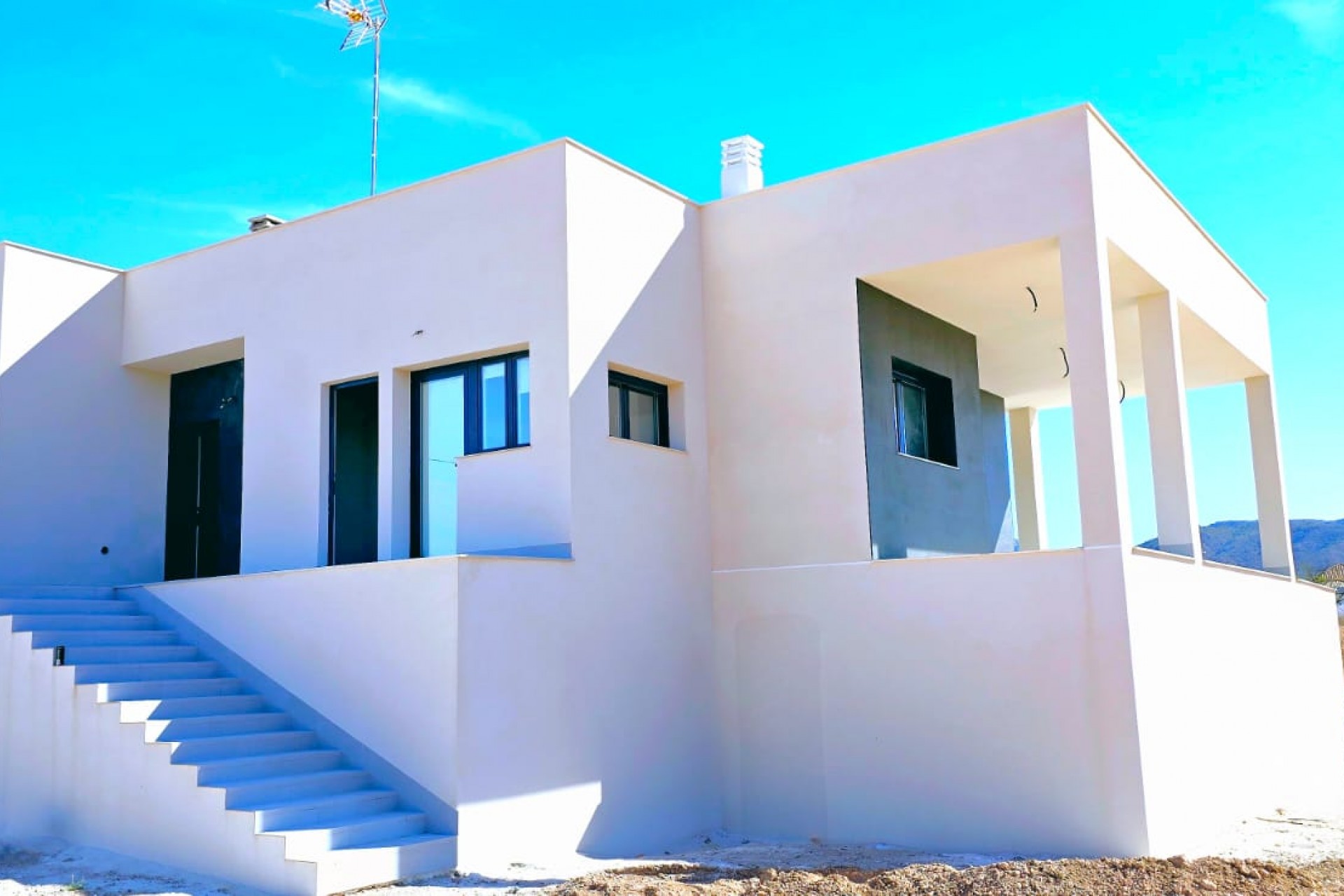 Reventa - Villa -
Macisvenda - Inland