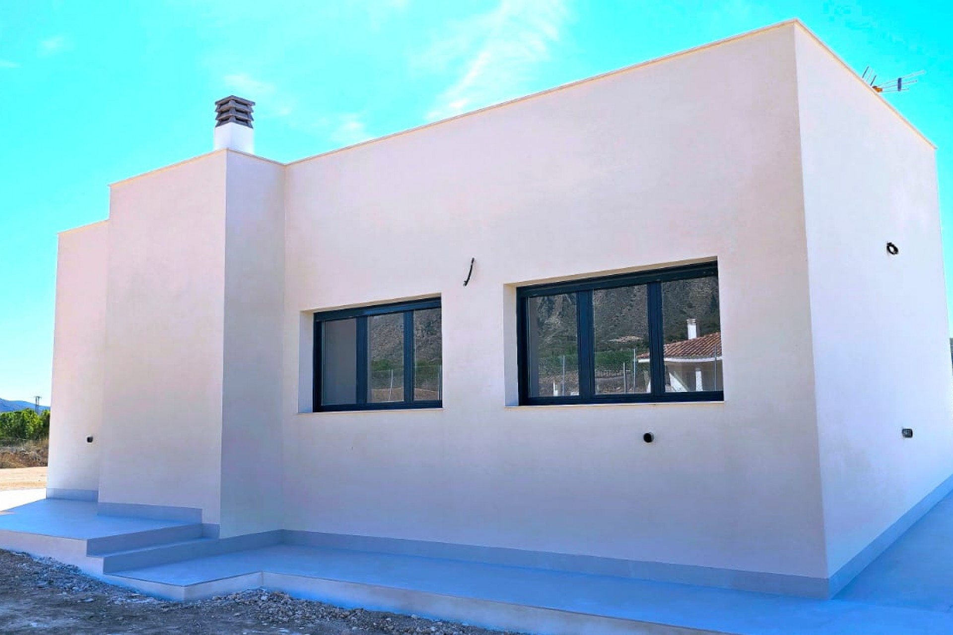 Reventa - Villa -
Macisvenda - Inland