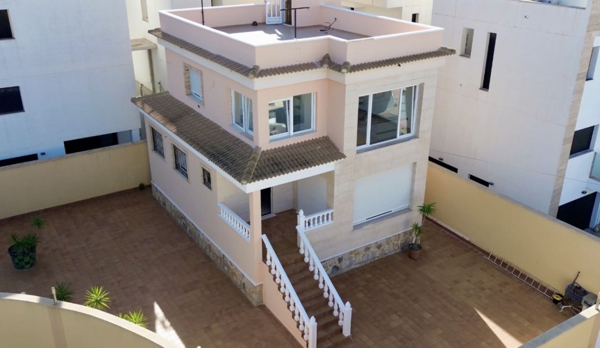 Reventa - Villa -
Orihuela Costa - Costa Blanca