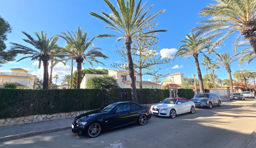 Reventa - Villa -
Orihuela Costa - Costa Blanca